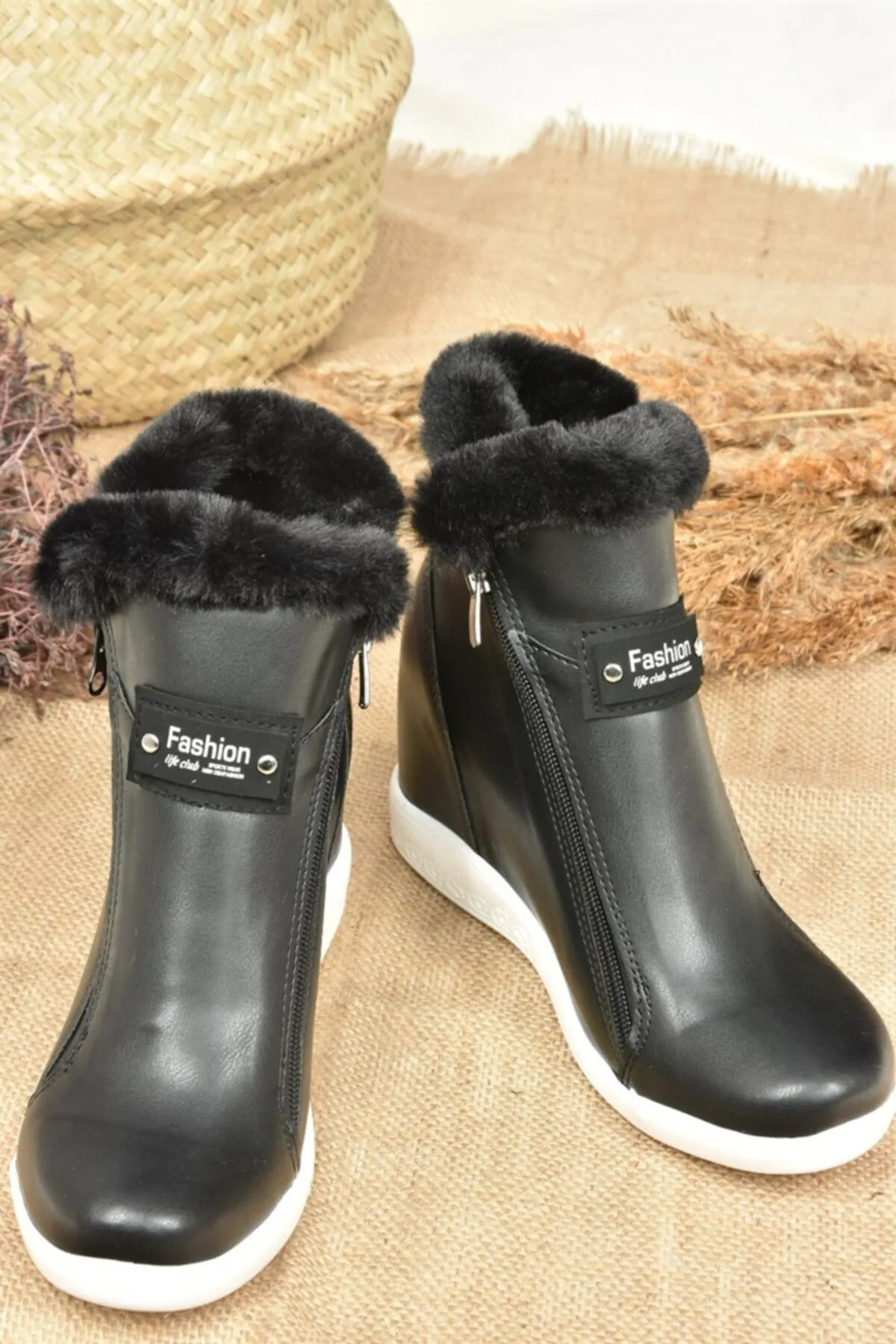 Fox Shoes  Schwarze Damenstiefel mit verstecktem Absatz L239610009