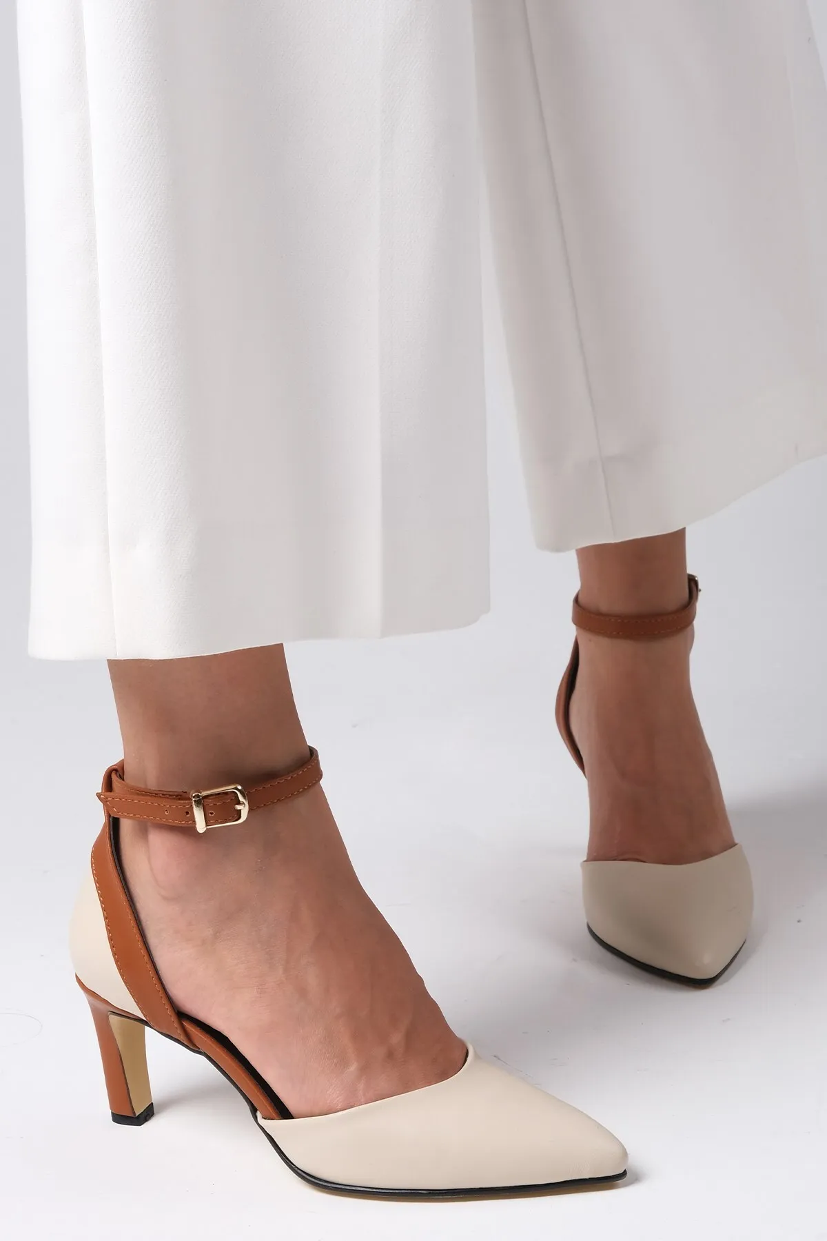 Mio Gusto  Luna Beige Damenschuhe mit Knöchelriemen und Absatz