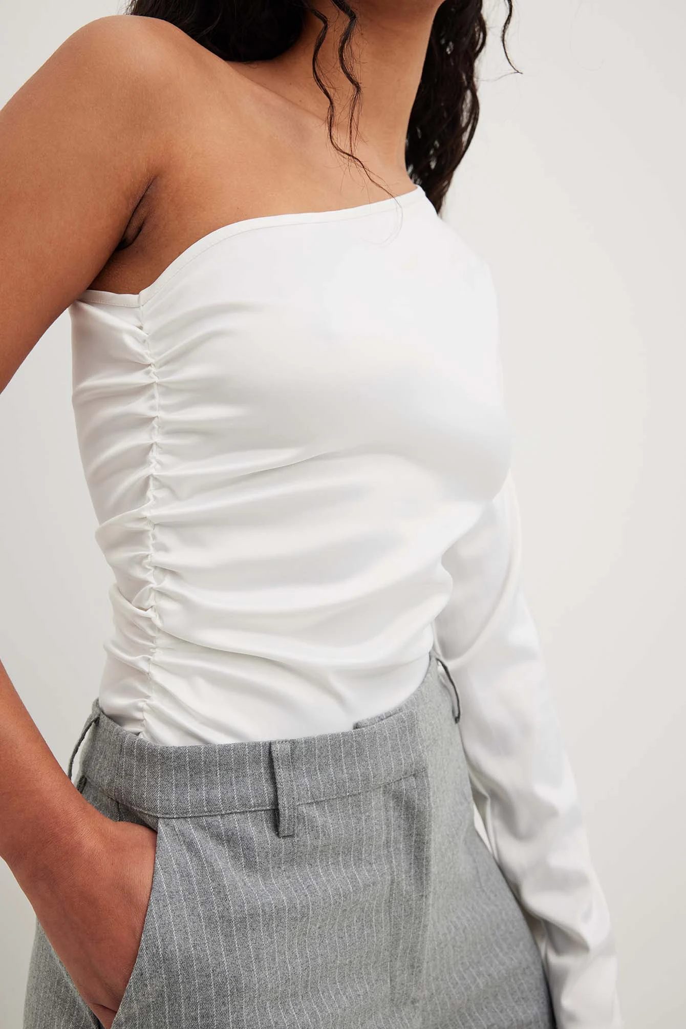 Satin-Body mit geraffter Front