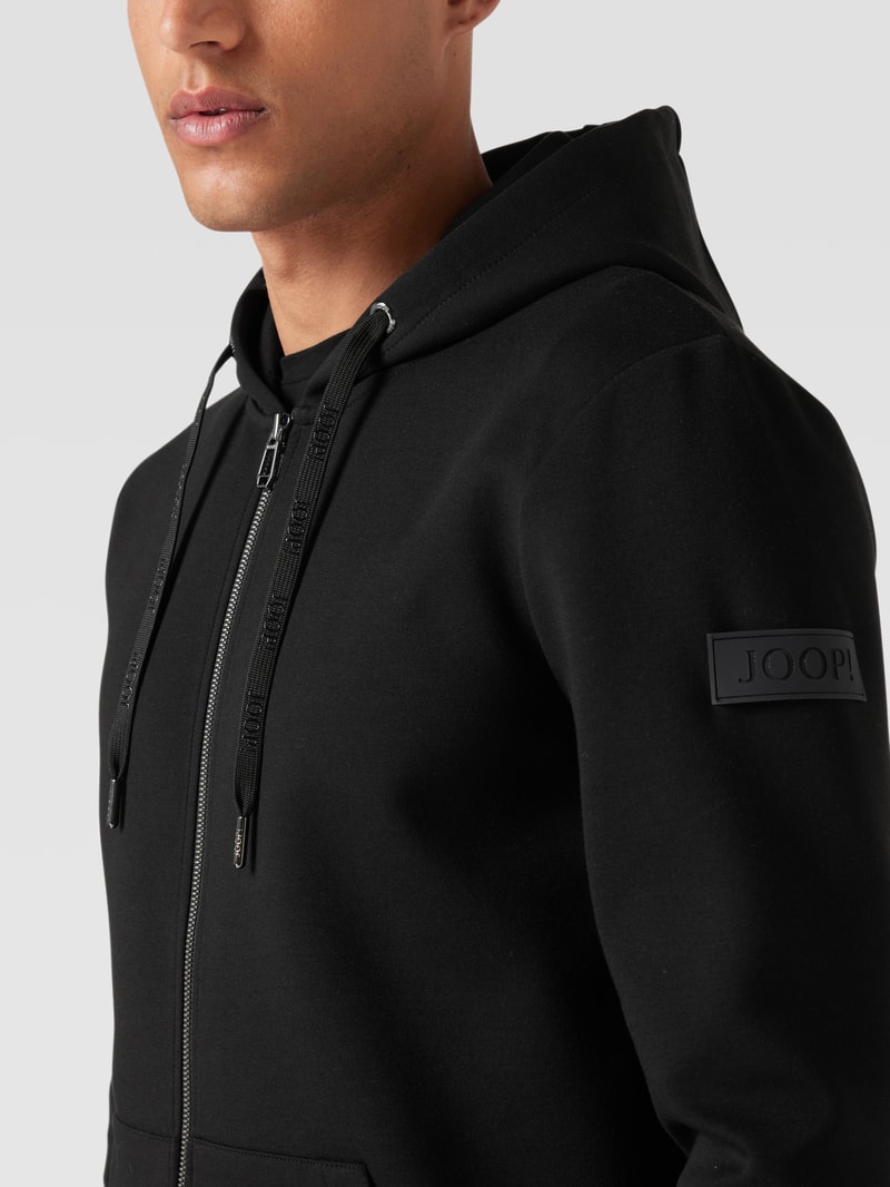 Sweatjacke mit Label-Detail in schwarz