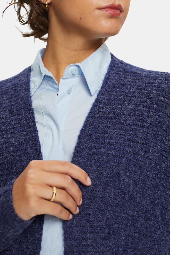Recycelt: Poncho mit Fledermausärmeln