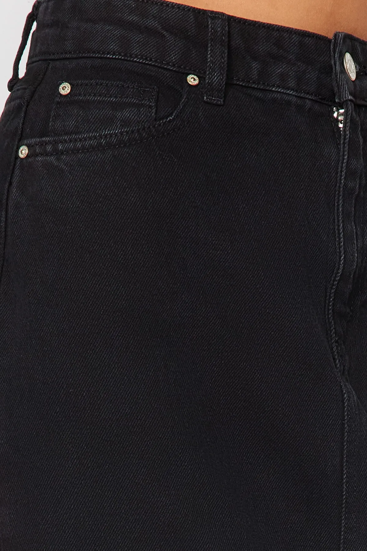 Trendyol Collection  Schwarzer geschlitzter Maxi-Jeansrock TWOSS23ET00290