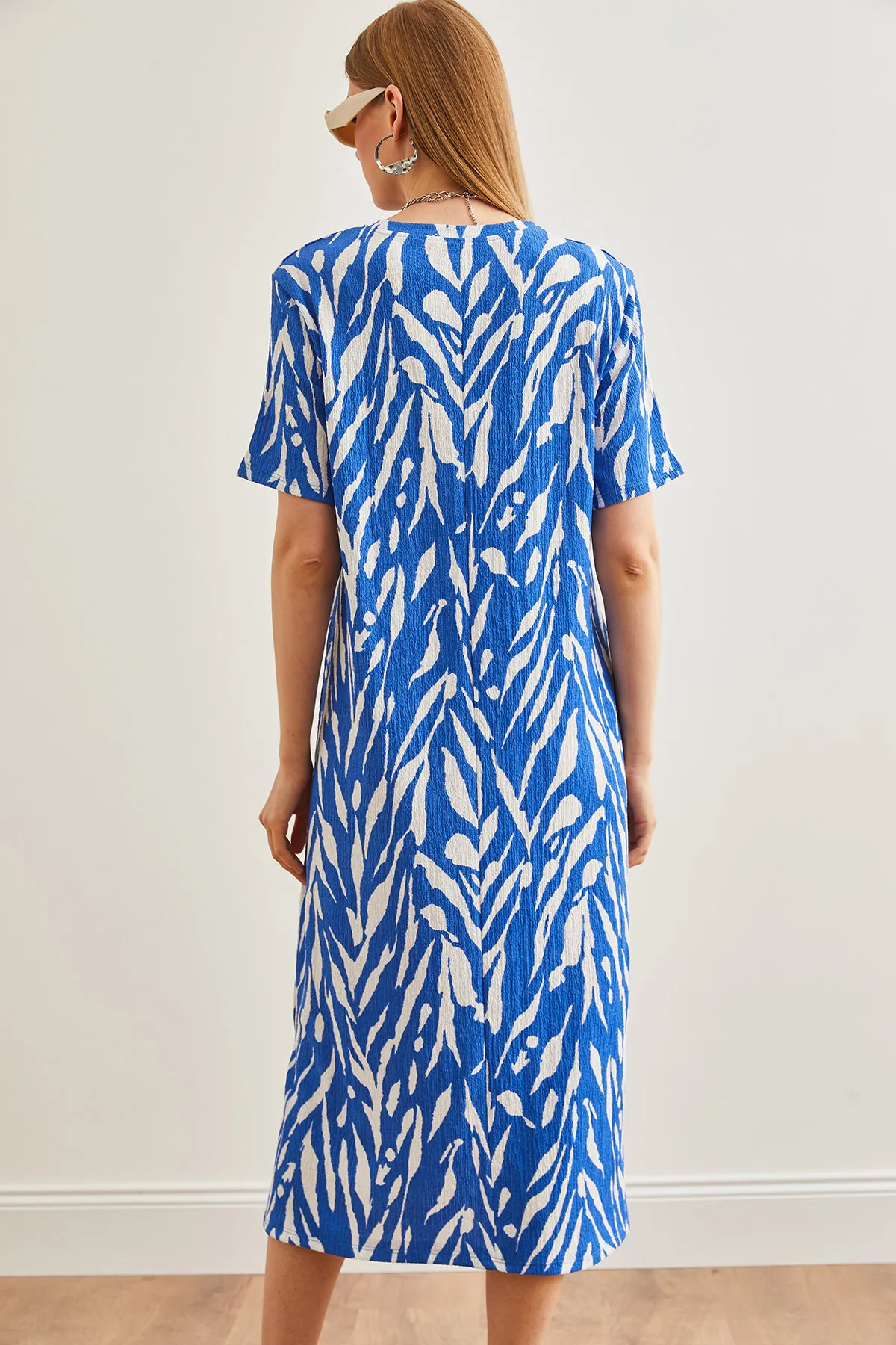 Olalook  Blattblaues, übergroßes Baumwollkleid – seitlicher Schlitz, detailliert ELB-19001880