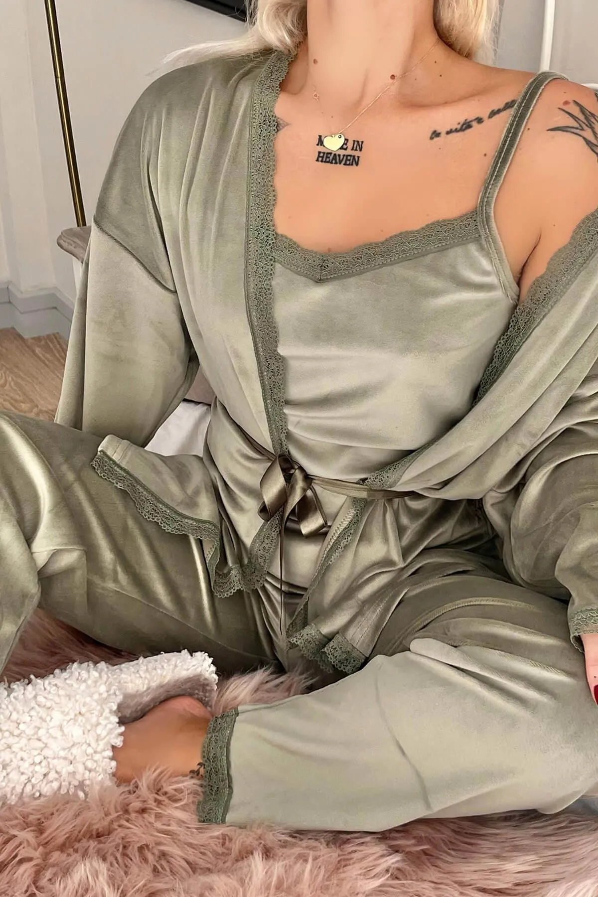 Pijamaevi  Green Gage Exklusives Damen-Pyjama-Set aus Samt mit Bademantel