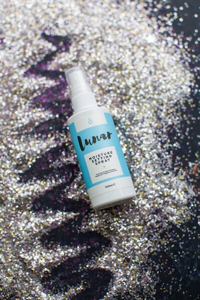 Lunar Glow Moisturising Setting Spray Gesichtsspray