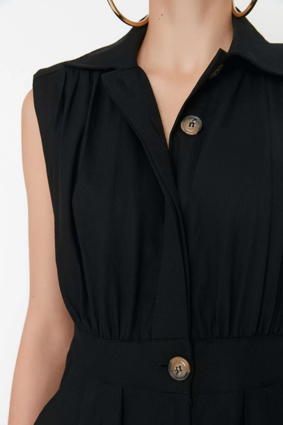 Trendyol Collection  Design Schwarzer, wattierter Maxi-Jumpsuit aus Webstoff TWOSS21TU0233