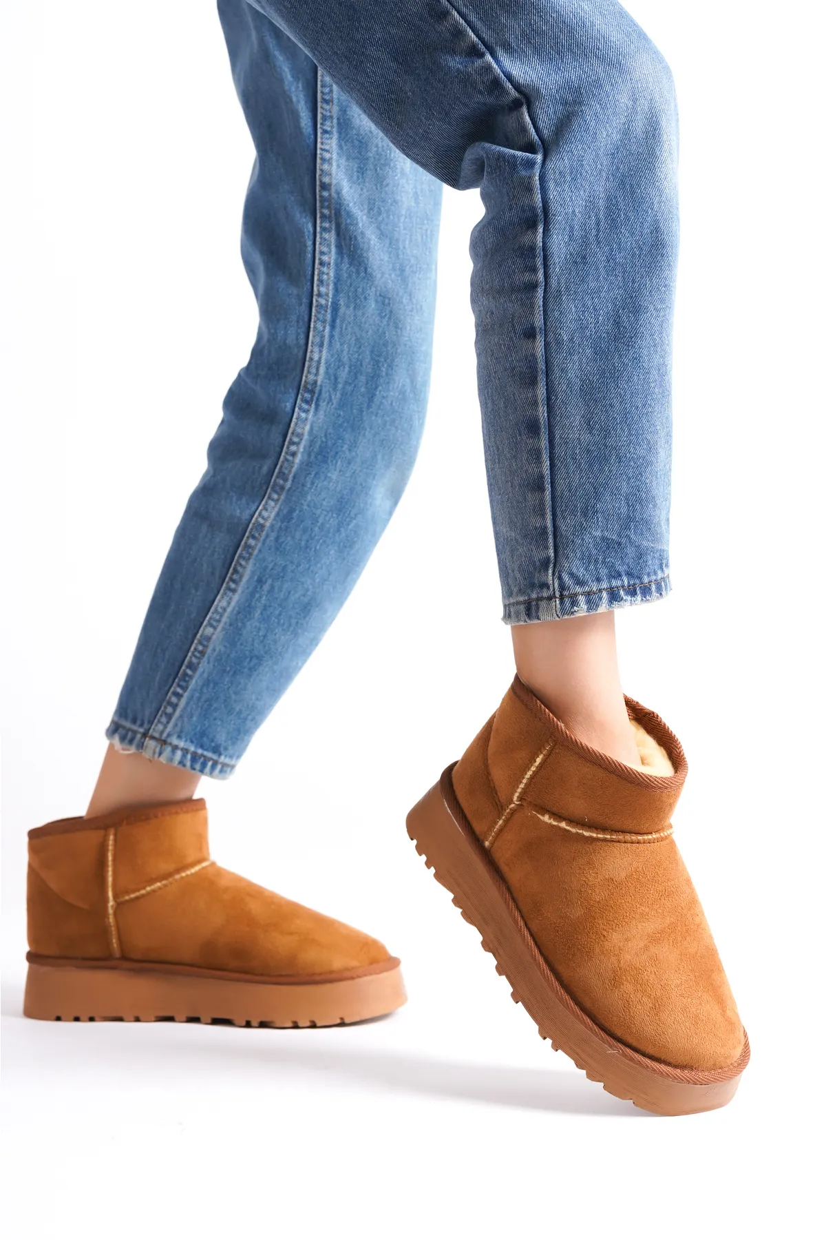 Capone Outfitters  Damen-Stiefeletten mit runder Spitze und pelziger Innenseite