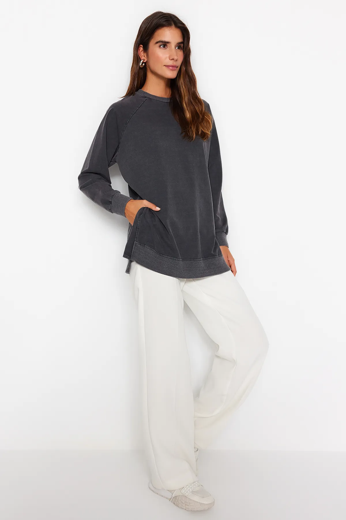 Trendyol Modest  Anthrazitfarbenes, gewaschenes Strick-Sweatshirt TCTSS23TW00062