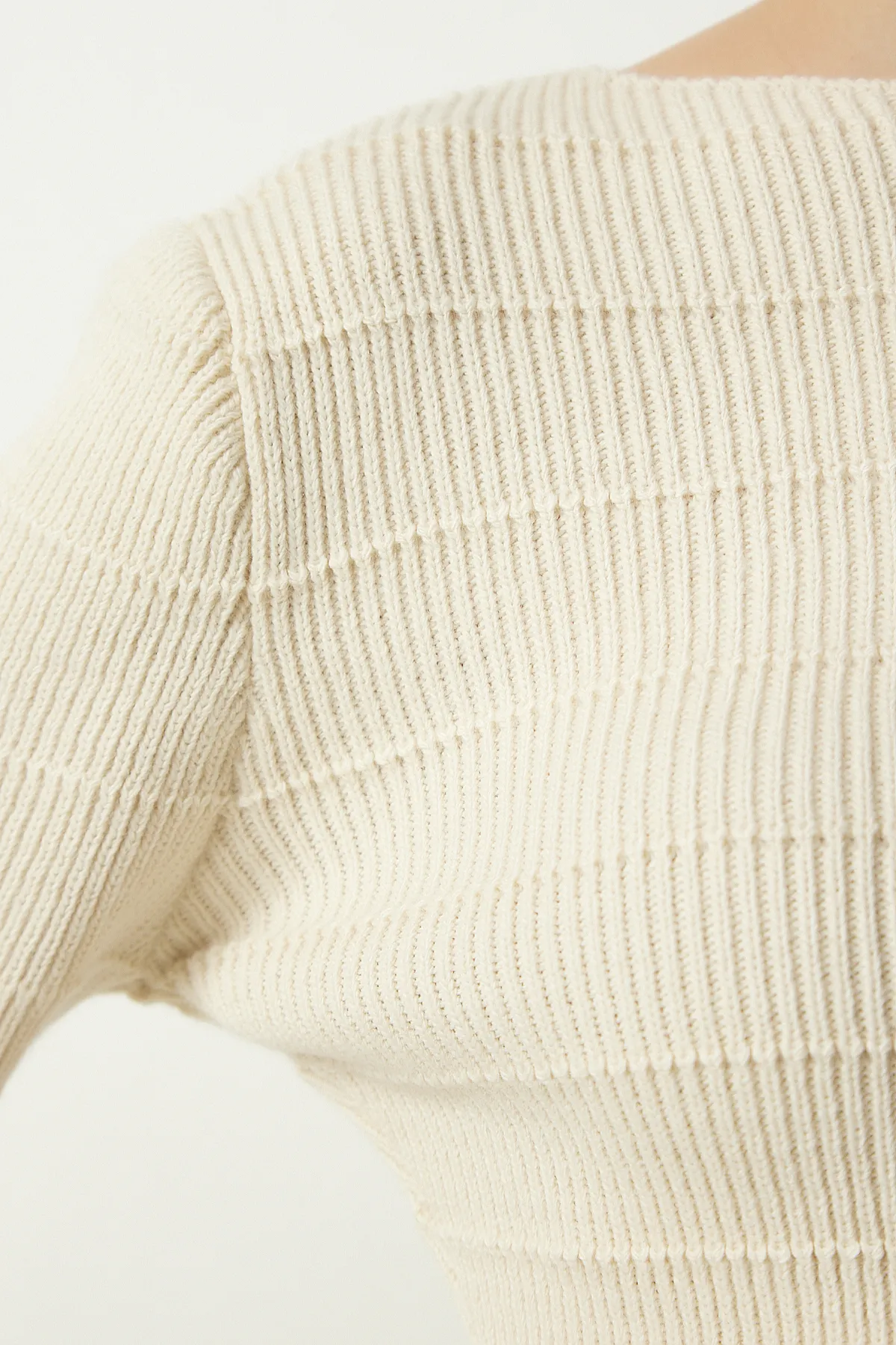 Happiness İstanbul  Cremefarbenes, geripptes Crop-Strick-Pullover-Rock-Set für Damen YY00190