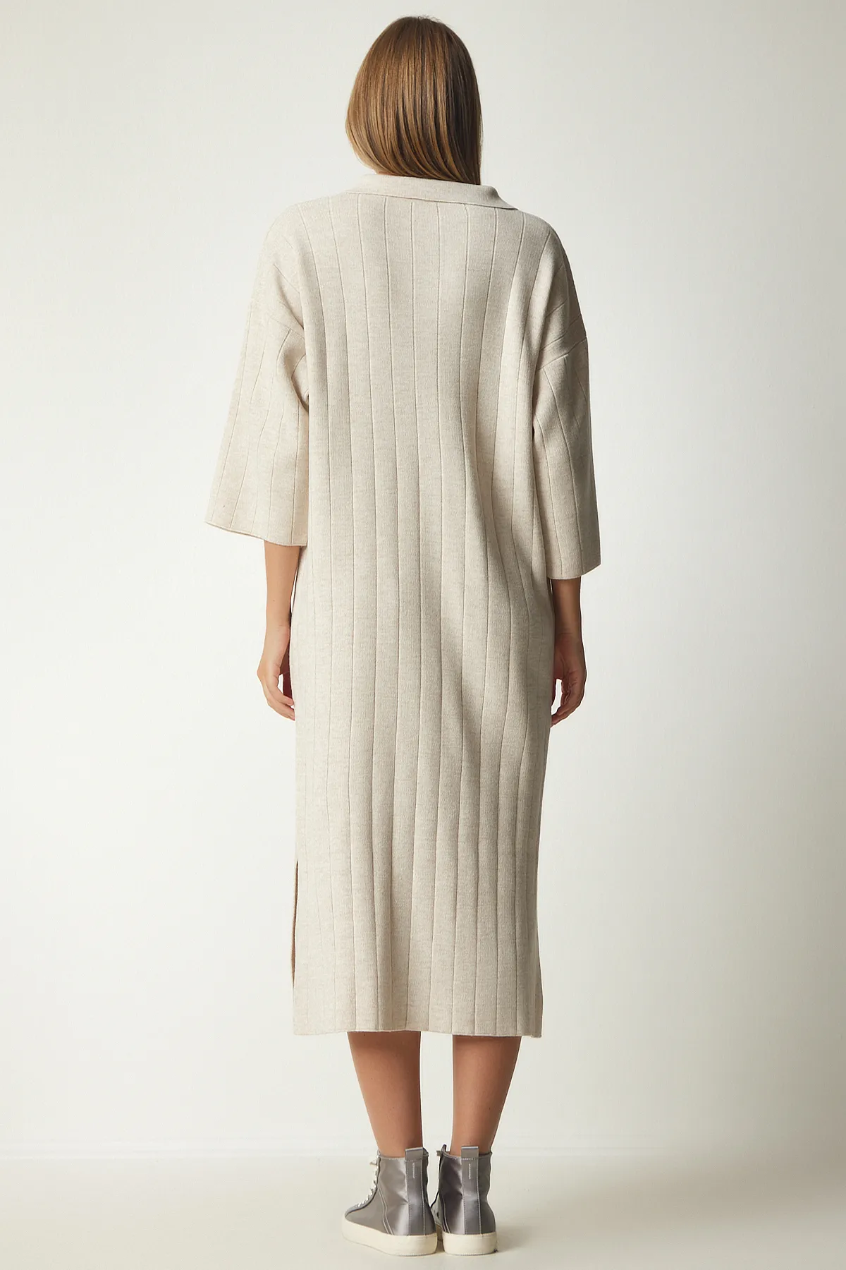 Happiness İstanbul  Cremefarbenes Oversize-Strickkleid mit Rollkragen für Damen YY00178