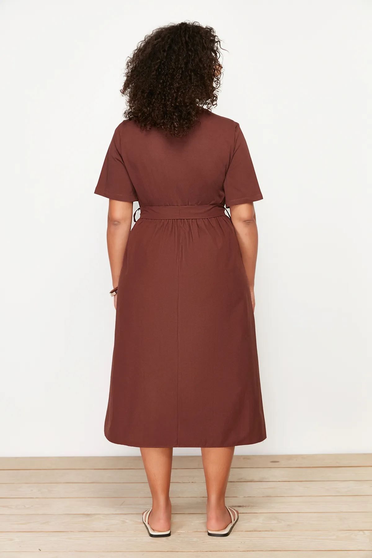 Trendyol Curve  Braunes gewebtes A-Linien-Kleid TBBSS24AH00020