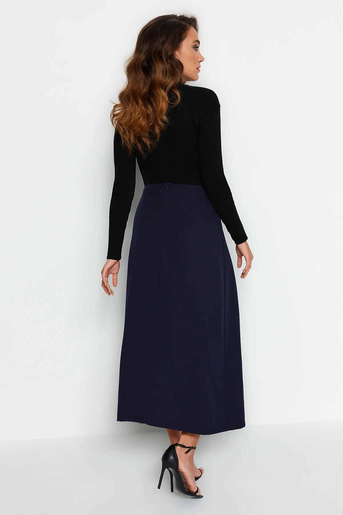 Trendyol Modest  Marineblauer gewebter Rock mit Gürteldetail TCTAW24EE00014