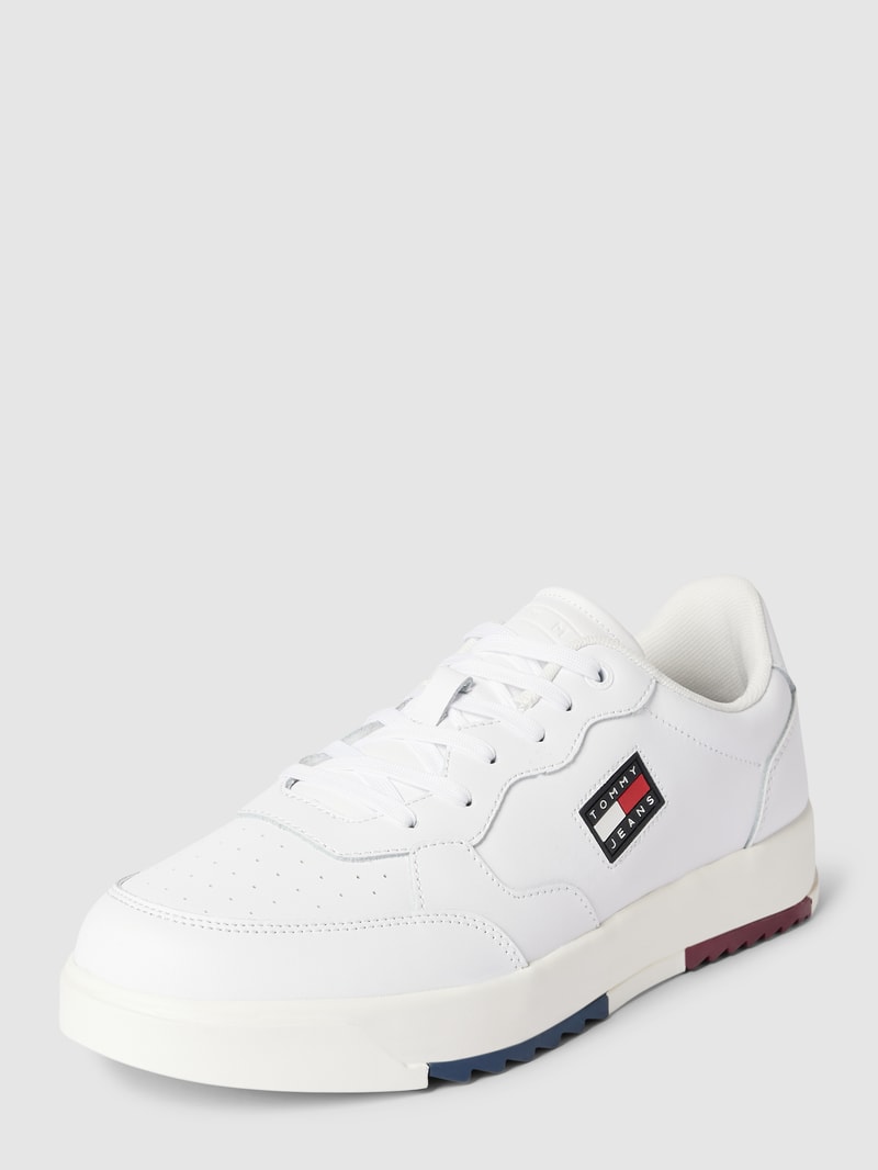 Sneaker mit Label-Detail in weiß
