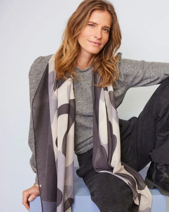 Foulard à motifs fantaisie
