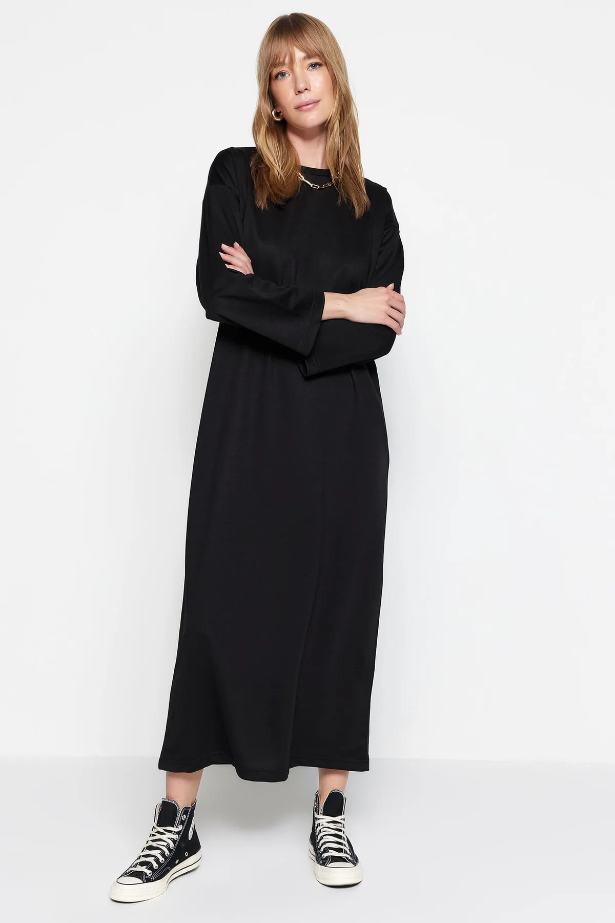 Trendyol Modest  Schwarzes Oversize-Strickkleid TCTSS23EB00125