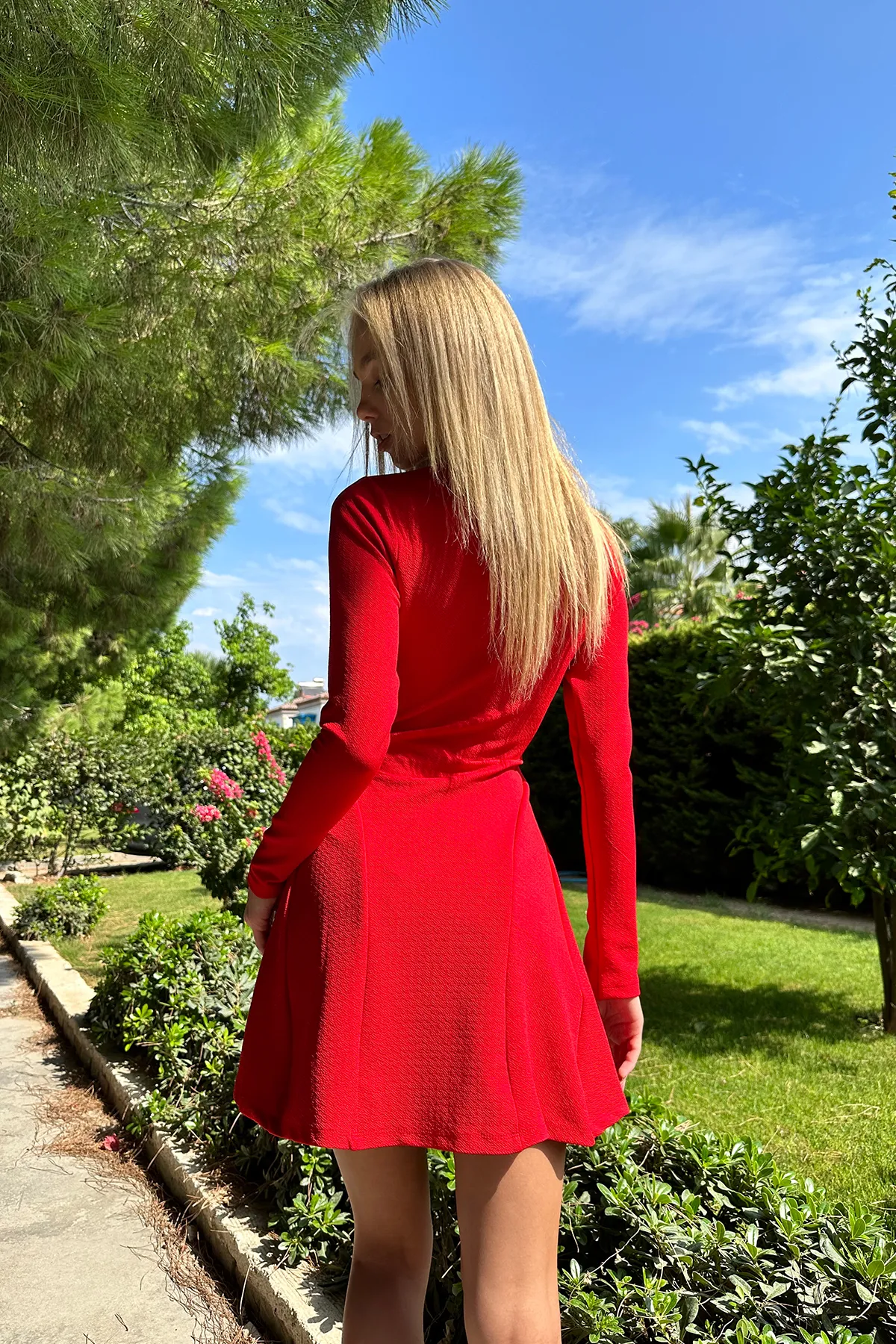 Trend Alaçatı Stili  Rotes, ausgestelltes Minikleid mit Rundhalsausschnitt und detaillierten Nähten für Damen ALC-X10883