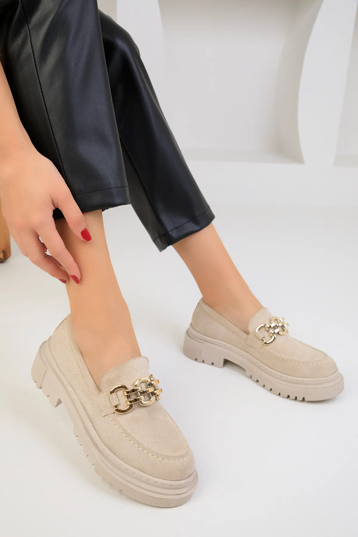 SOHO  Beige Wildleder Damenschuhe 17868