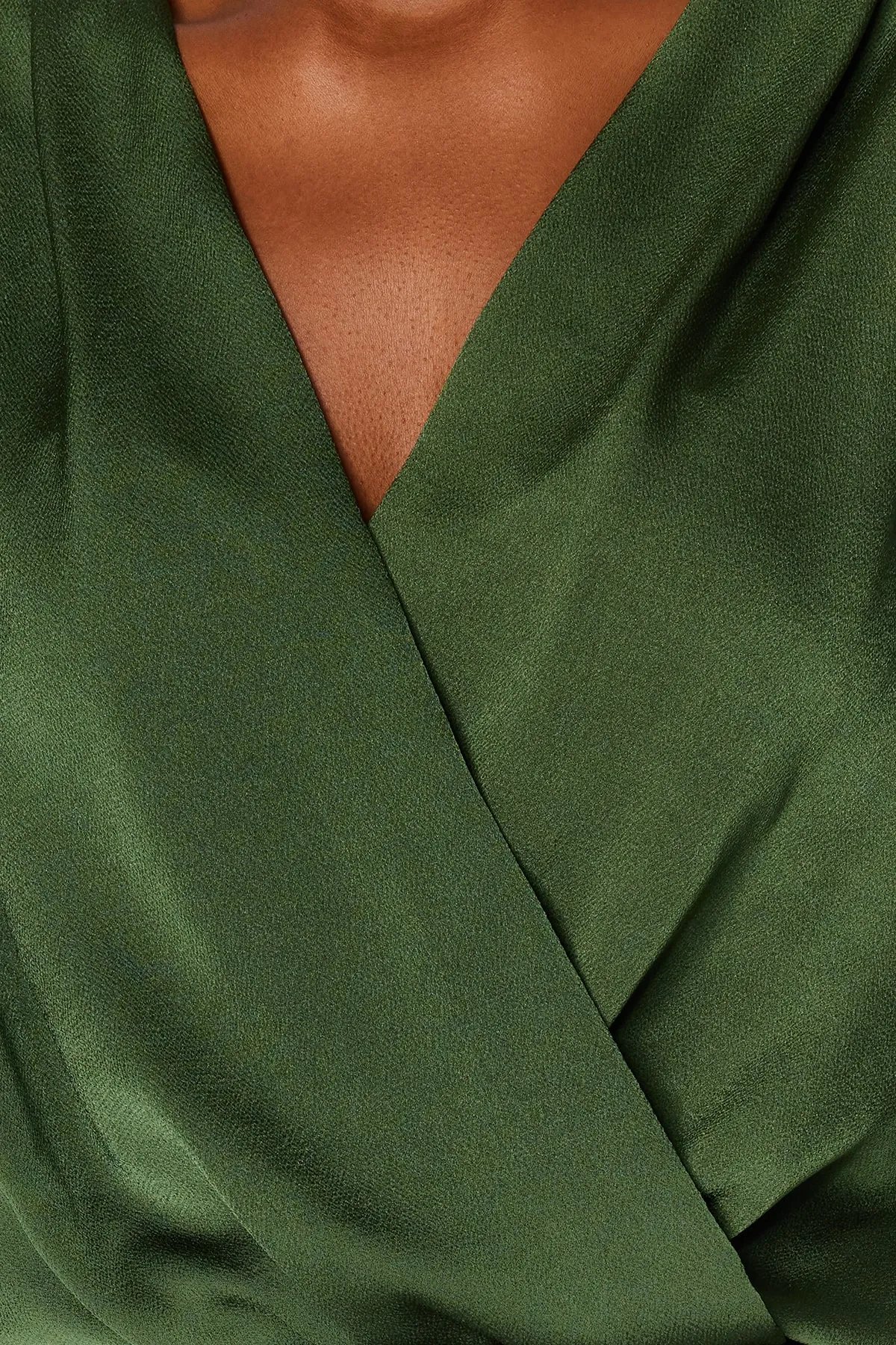 Trendyol Collection  Khakifarbener Satin-Body mit zweireihigem Kragen und Druckknopfdetail - TOFAW19BB0678