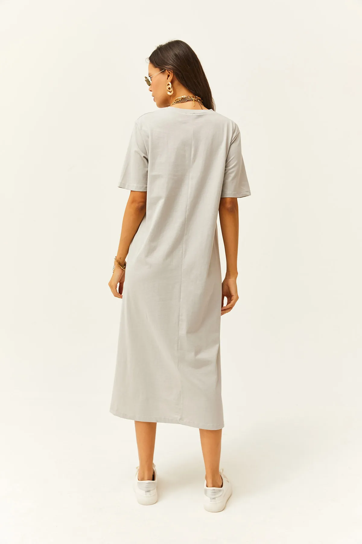 Olalook  Graues Oversize-Baumwollkleid von Yunus für Damen mit Seitenschlitzen ELB-19001880