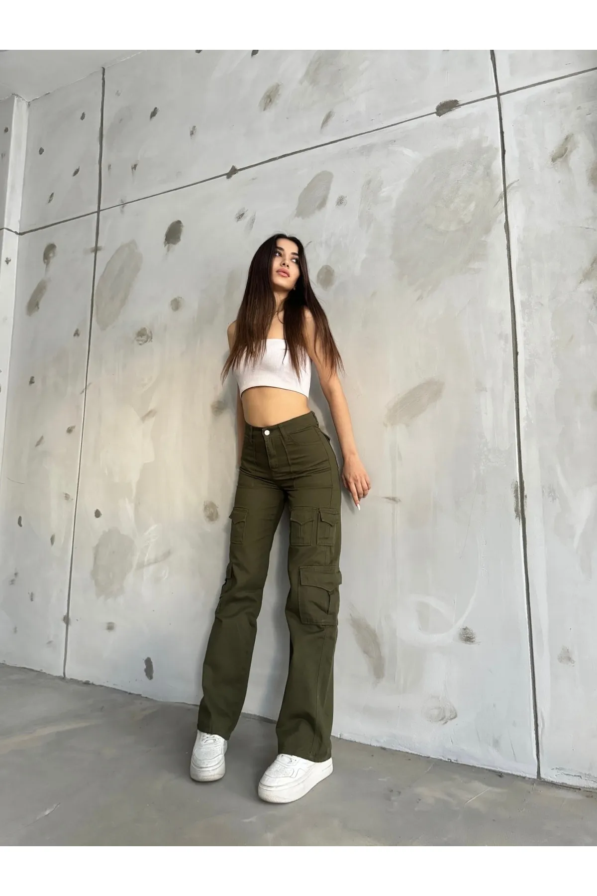 BİKELİFE  Khakifarbene Cargohose für Damen mit hoher Taille und mehreren Taschen und gerader Passform