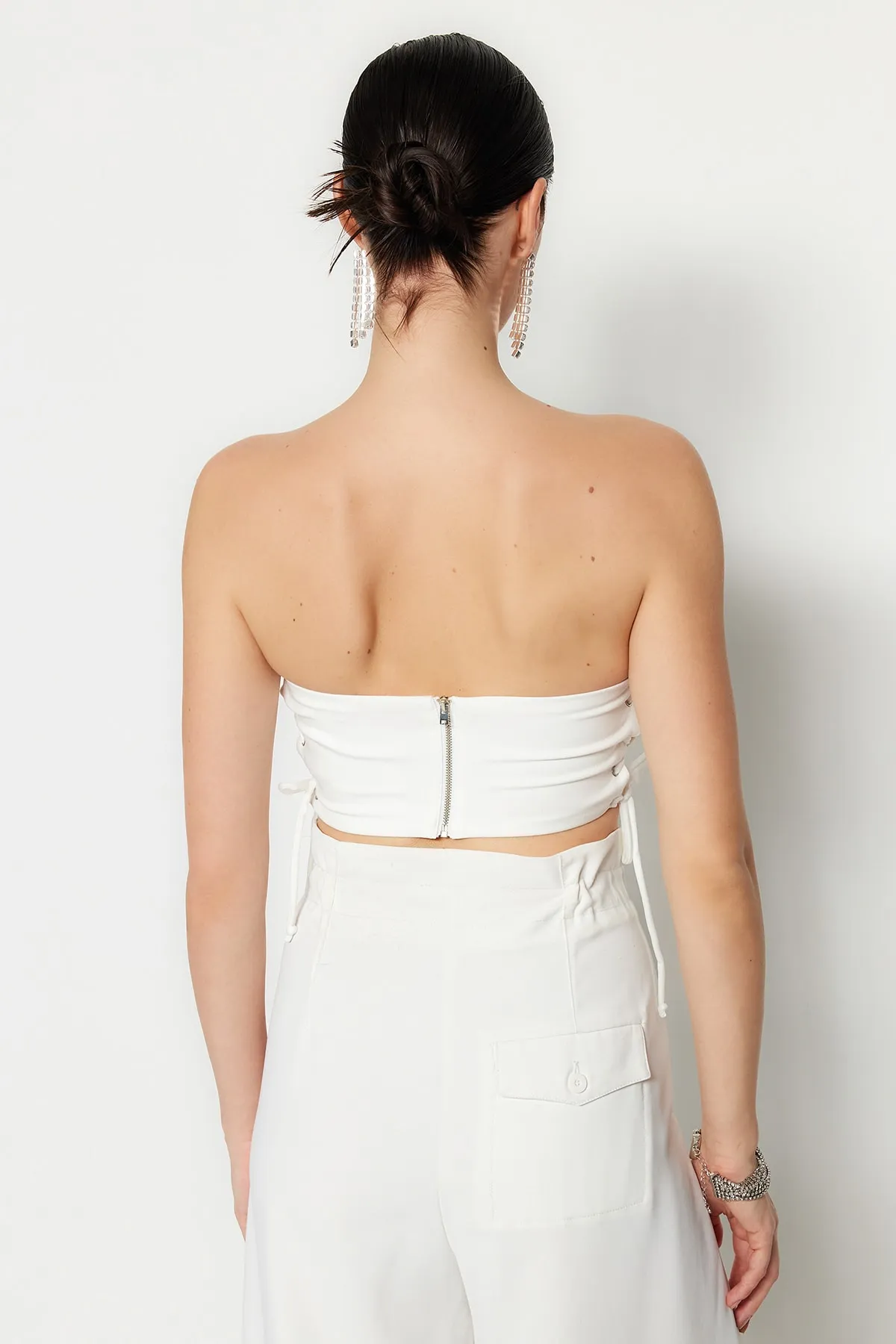 Trendyol Collection  Ecrufarbenes Bügel-Bustier zum Binden TPRSS22BS0026