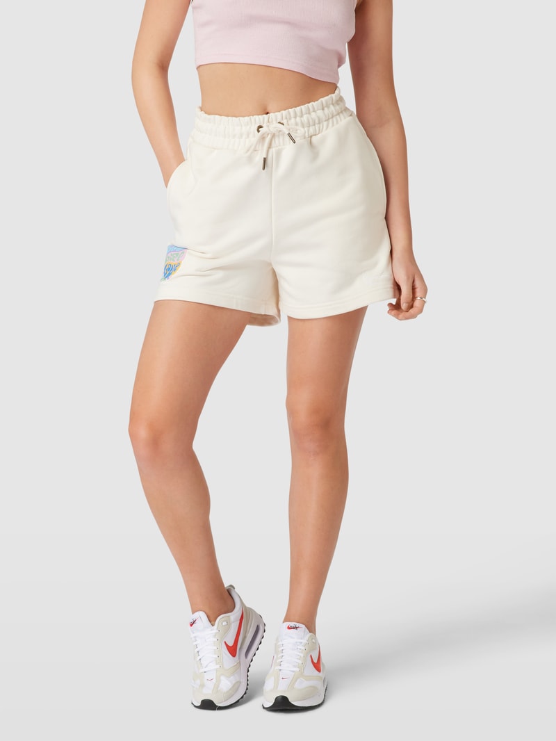 Sweatshorts mit Label-Detail in offwhite