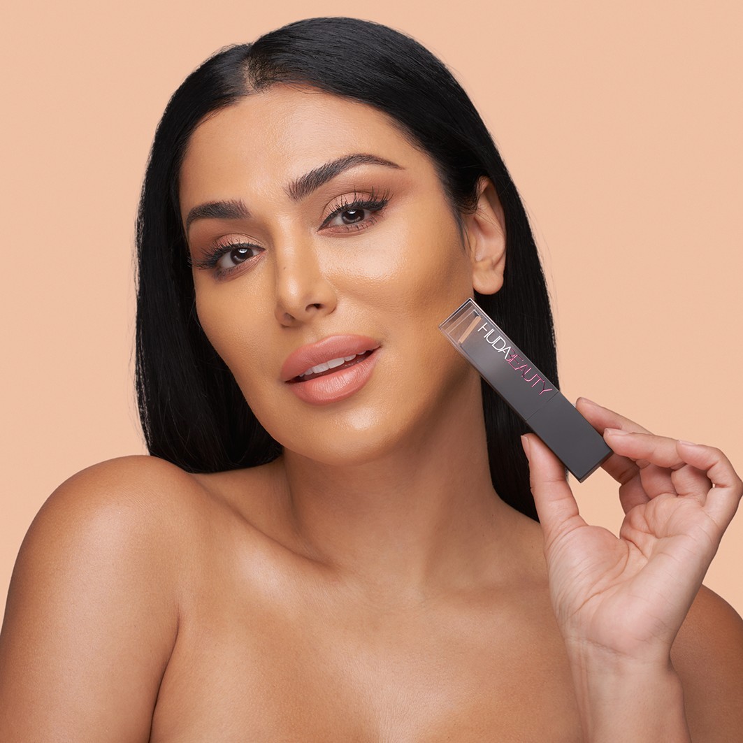 #FauxFilter Skin Finish Buildable Coverage Stick