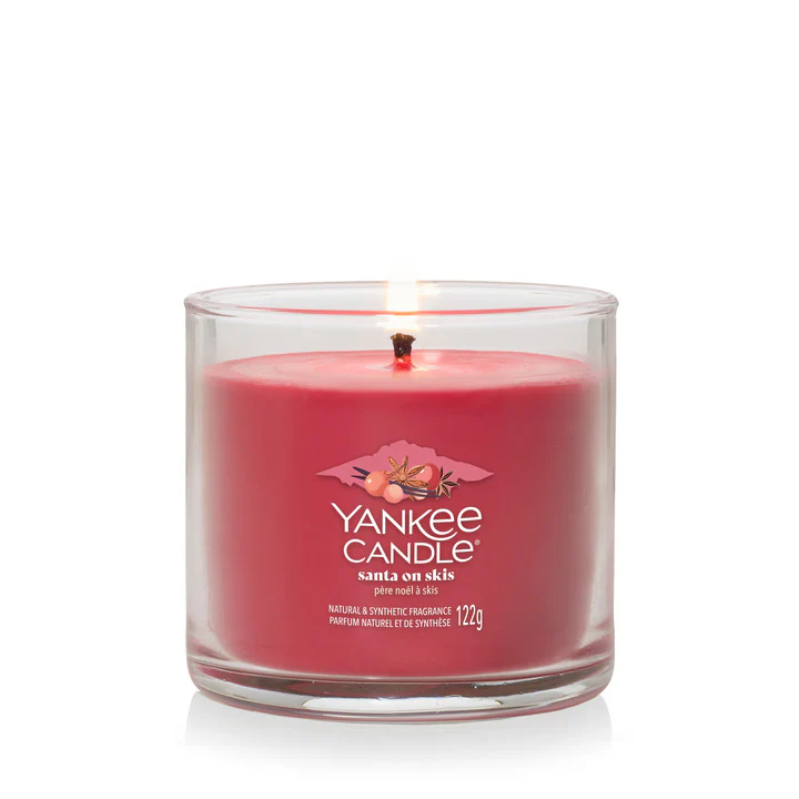 Vonná sviečka Signature Jar Candles Santa on Skis