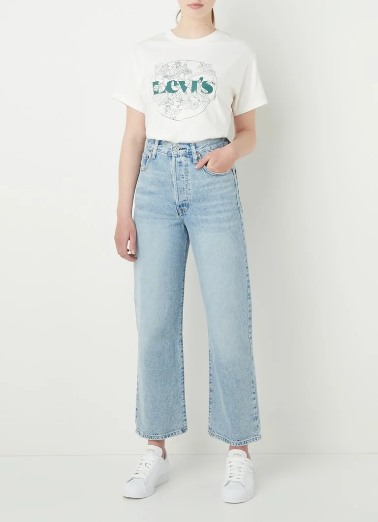 Blugi Levi's Ribcage, lungime 7/8, cu talie înaltă, cu croială dreaptă, de culoare deschisă.