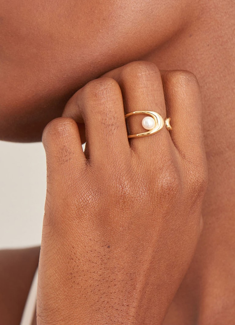 Anello regolabile scolpito con una perla dorata da Ania Haie