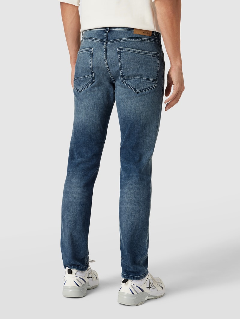 Jeans mit Label-Patch in royalblau
