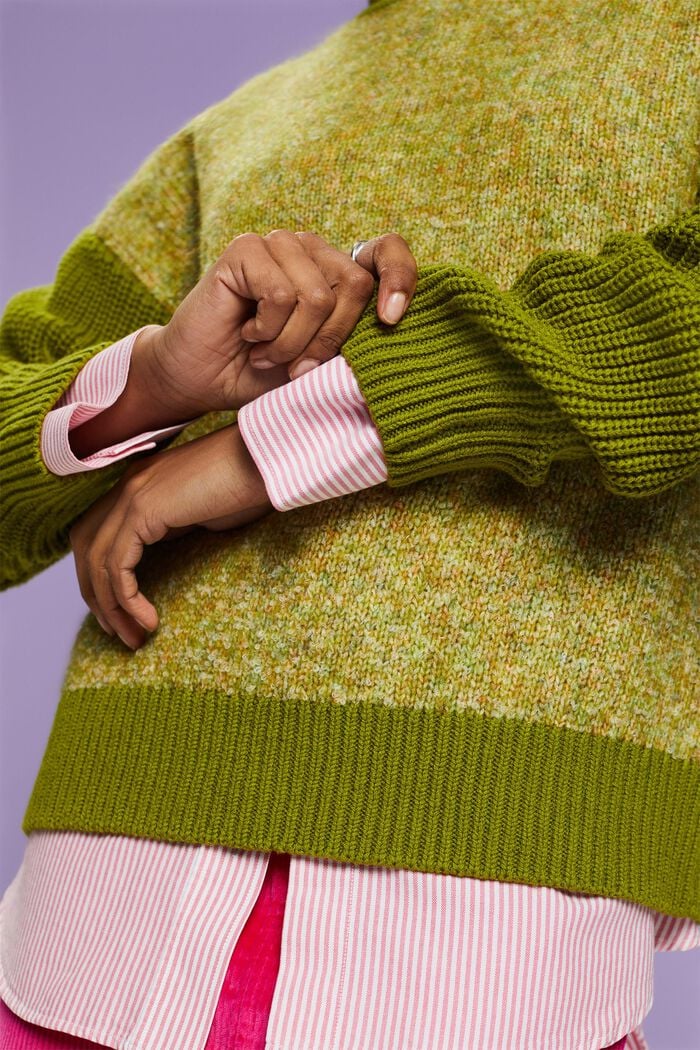 Melierter Pullover mit Stehkragen