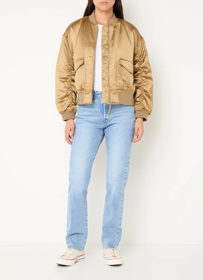 Jachetă bomber Levi's Andy din satin matlasat, cu buzunare cu clapă.