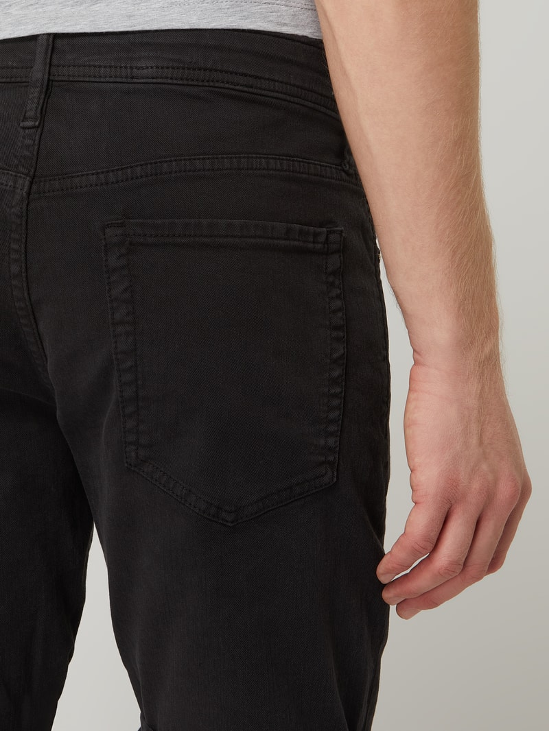 Skinny Fit Shorts mit Stretch-Anteil Modell 'Short Ozzy' in schwarz