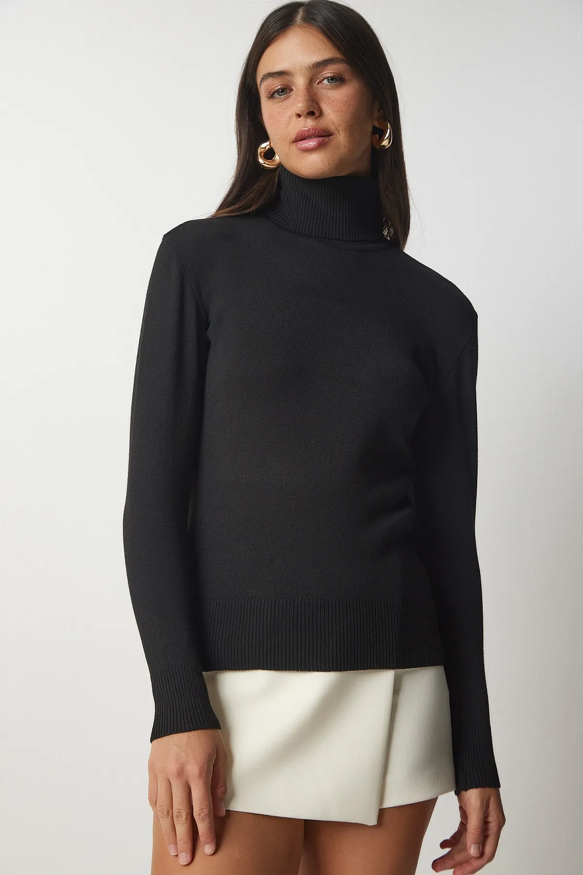 Happiness İstanbul  Schwarzer Rollkragenpullover aus Rippstrick für Damen bv00087