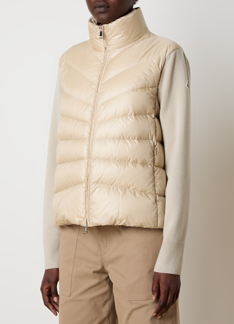 Vestă Moncler confecționată din lână virgină fină cu căptușeală în față și spate.