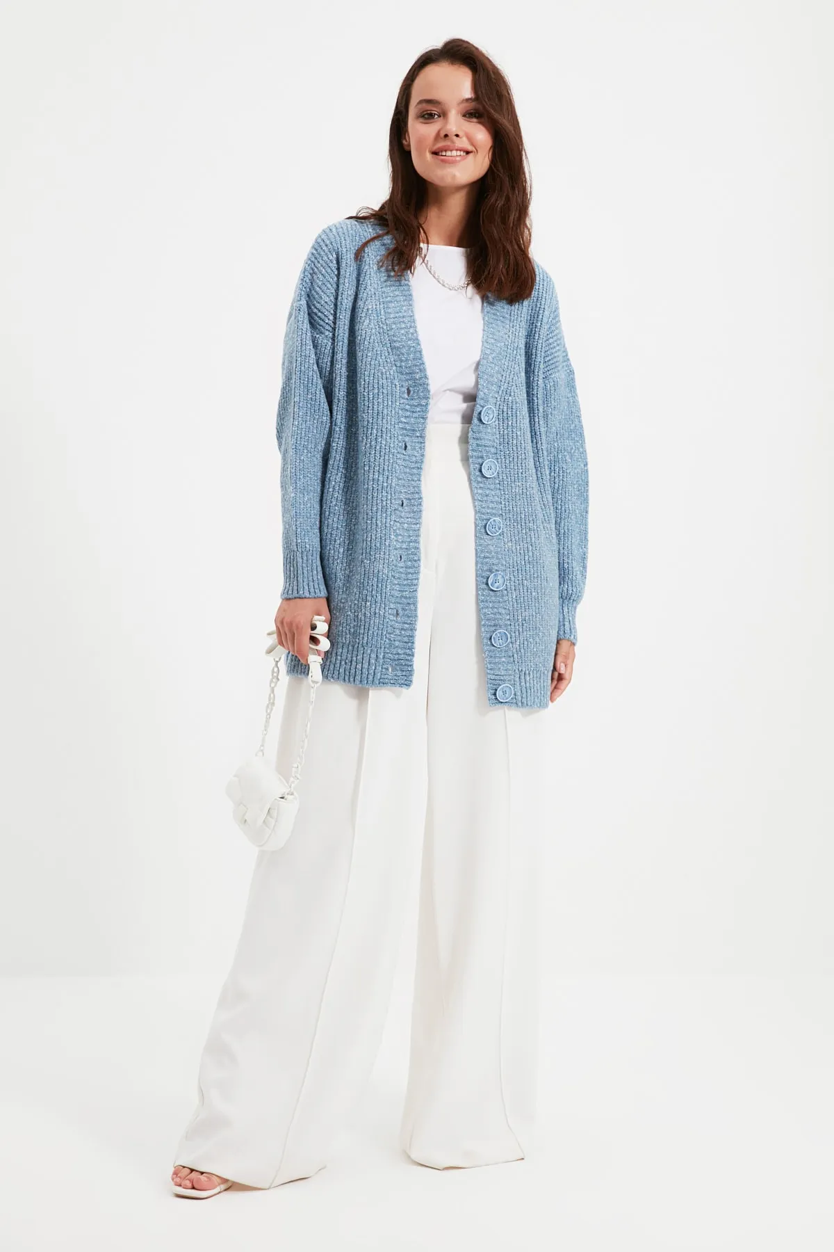 Trendyol Modest  Blauer, geknöpfter, weicher Strick-Cardigan mit V-Ausschnitt TCTAW22HI0397
