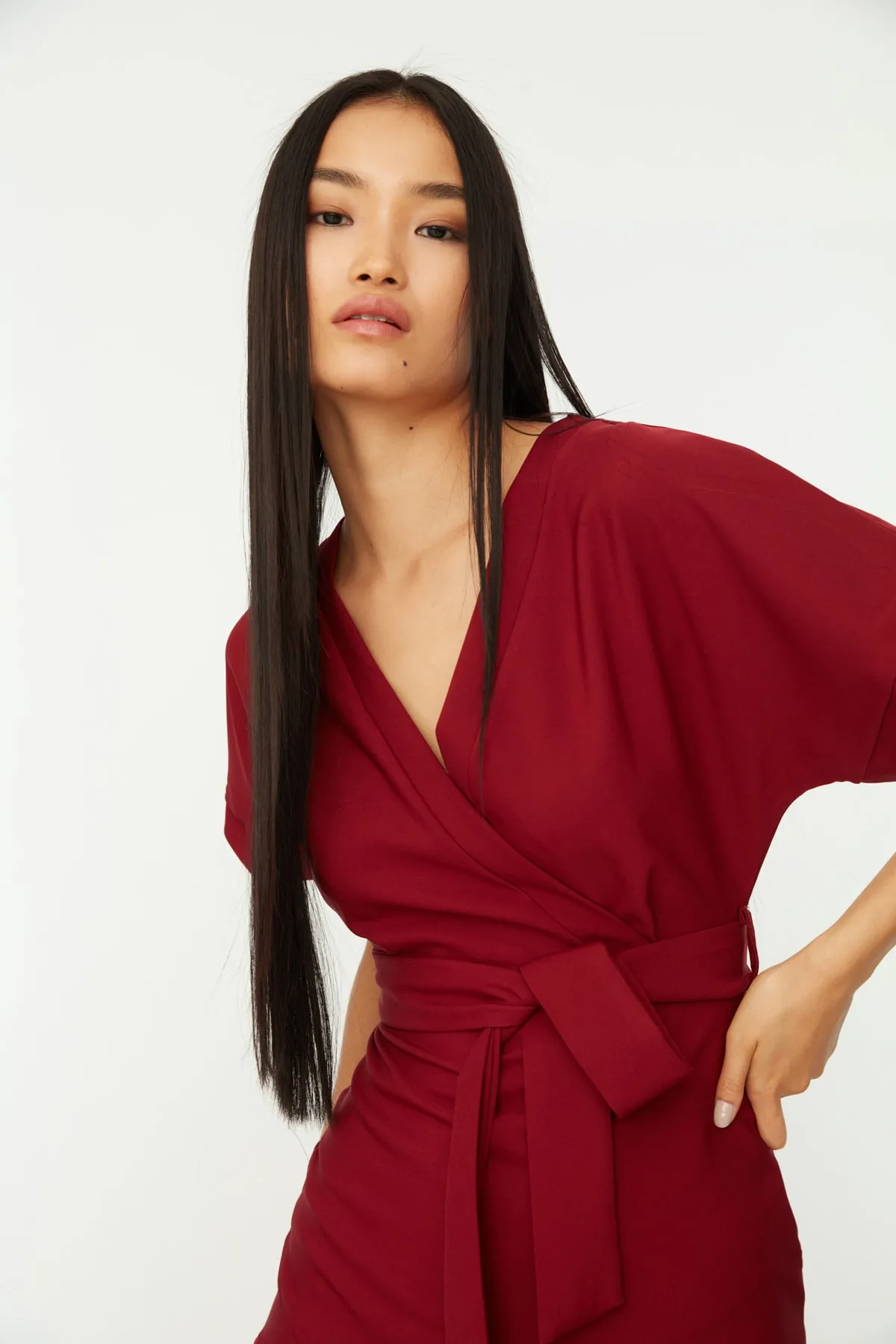 Trendyol Collection  Burgunderfarbenes Webkleid mit Gürtel TWOSS20EL0944