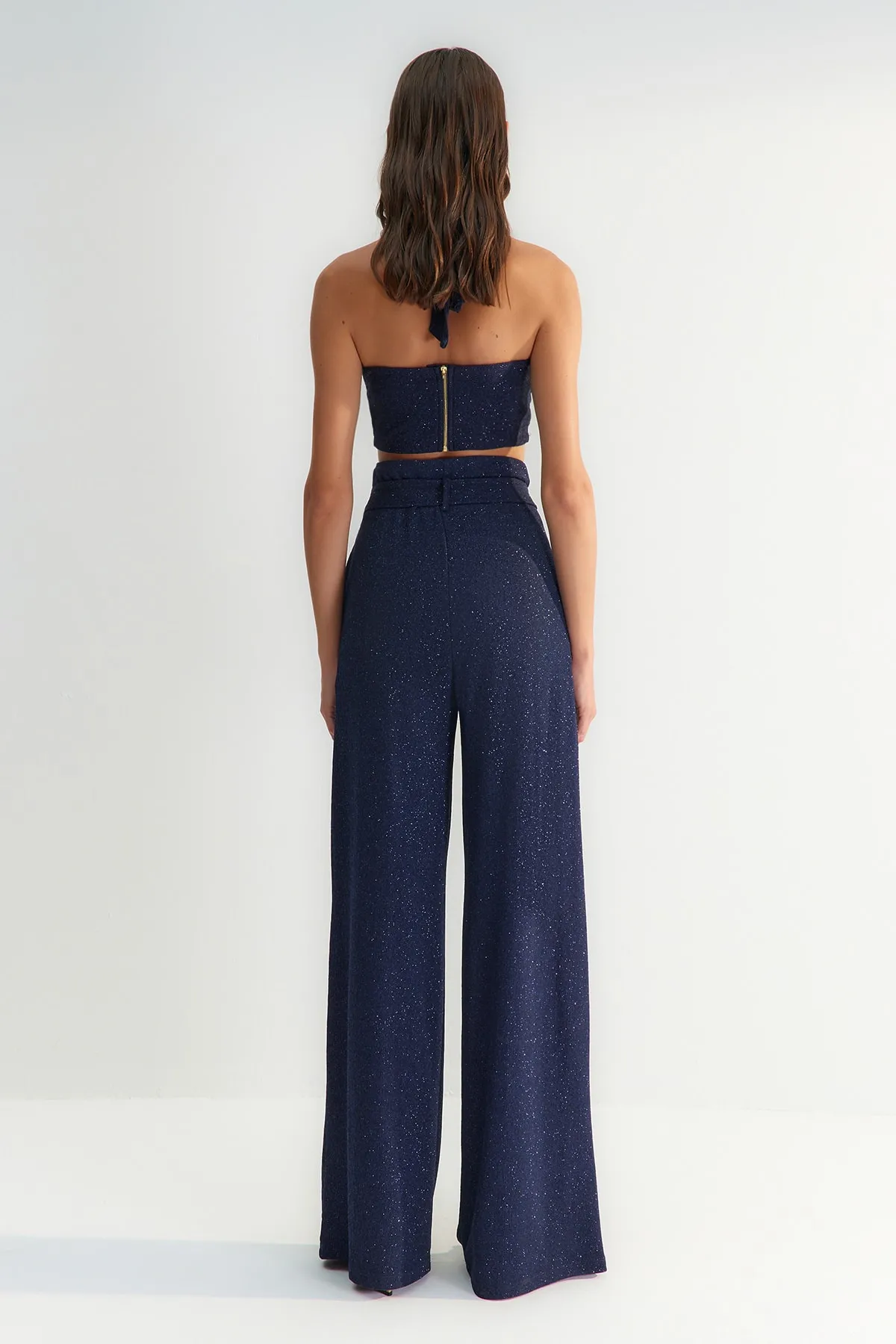 Trendyol Collection  X Zeynep Tosun Marineblaue Lurex-Strickhose mit Gürtel TCLSS23PL00002