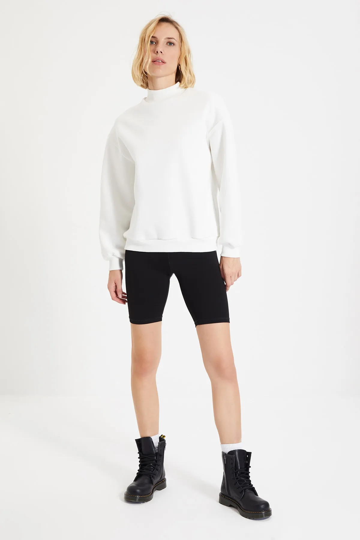Trendyol Collection  Ecrufarbenes Strick-Sweatshirt mit Stehkragen, dicker Fleece-Innenseite, entspannter/bequemer Passform
