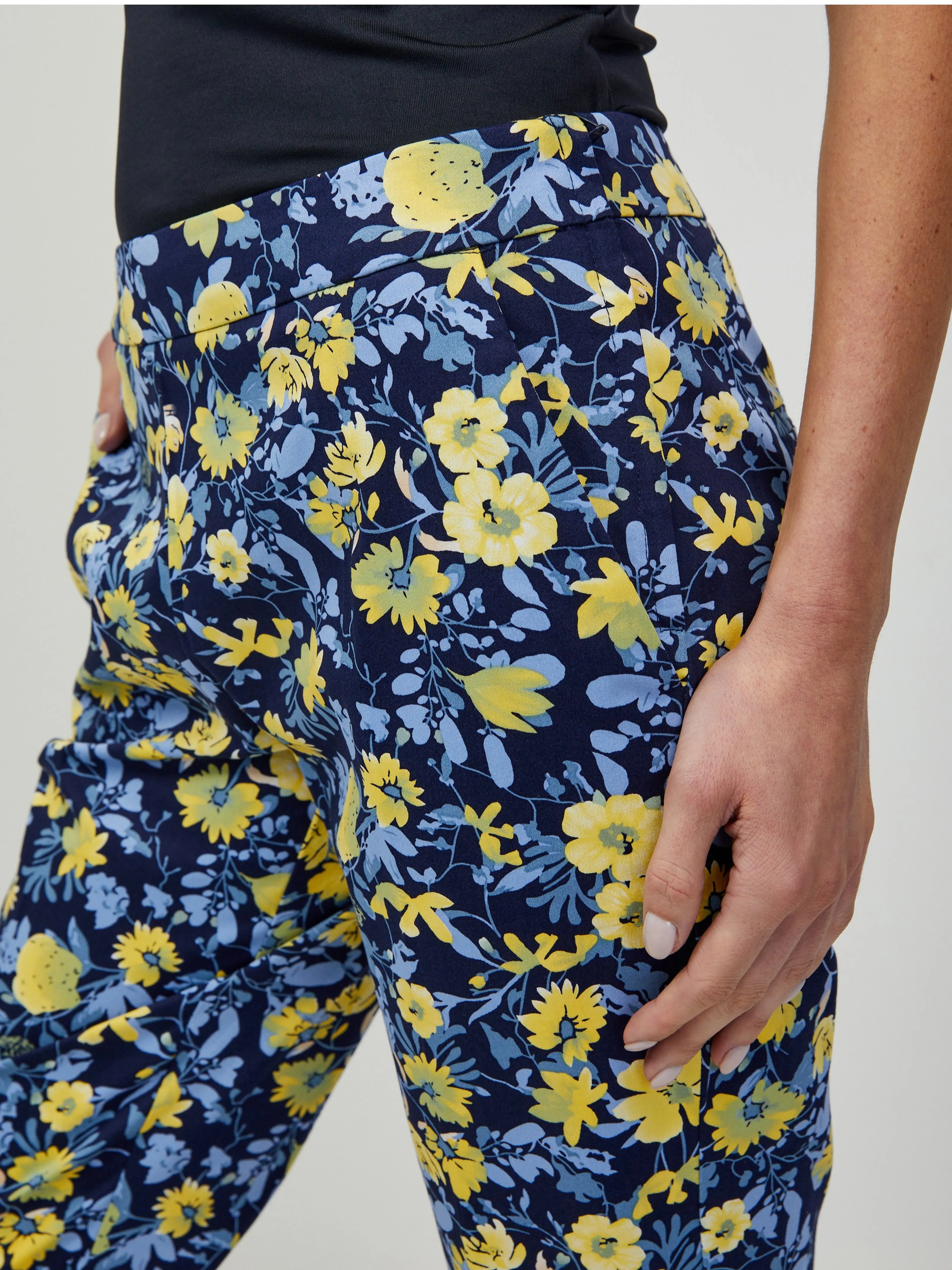 Gelb-blaue geblümte Hose ORSAY