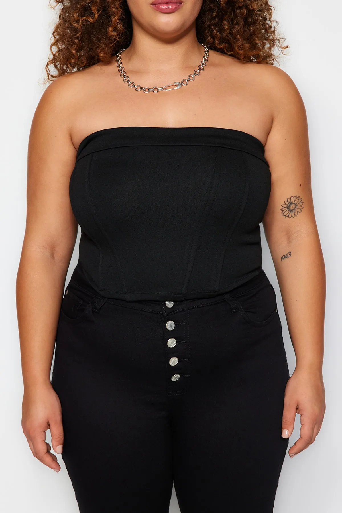 Trendyol Curve  Schwarze trägerlose Strickbluse TBBAW24DJ00000