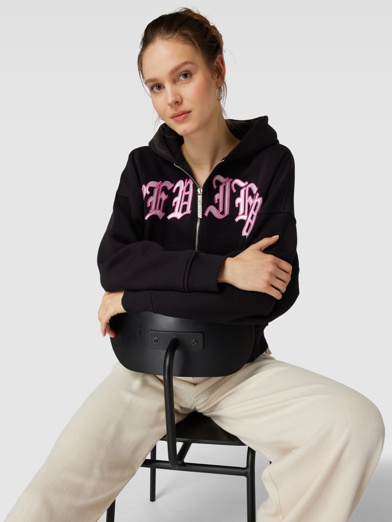 Sweatjacke mit Label-Detail in schwarz