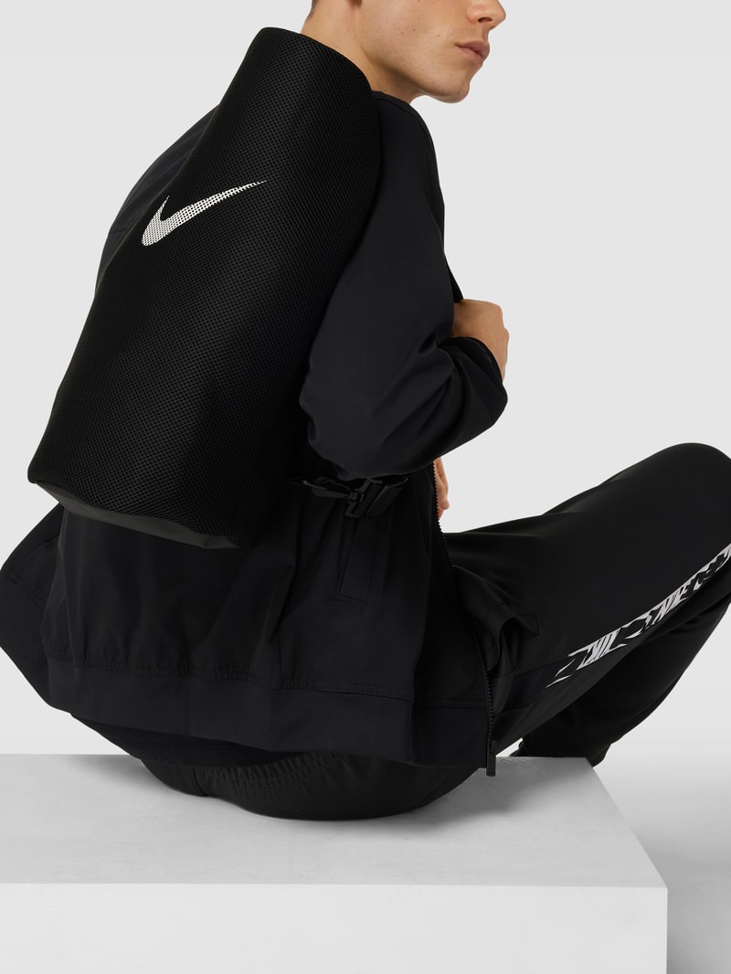 Umhängetasche aus Mesh in schwarz