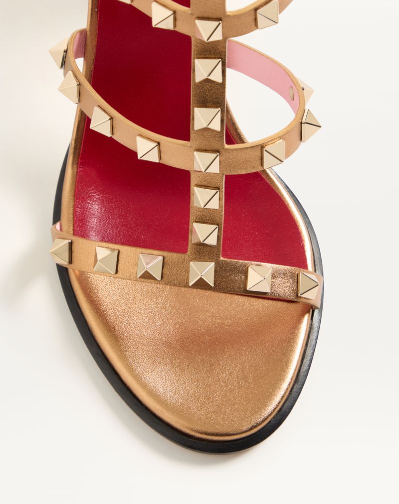 Sandália Rockstud em couro de bezerro laminado com tiras de 90 mm