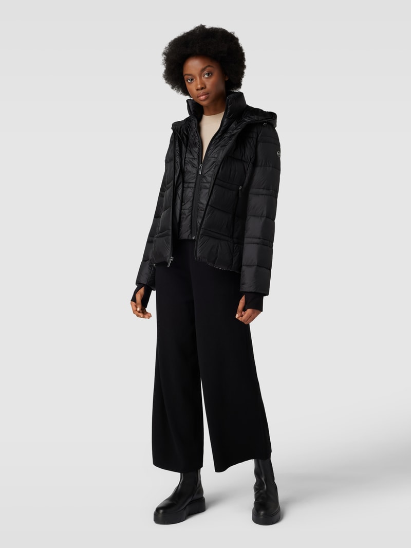 Steppjacke mit Label-Details in schwarz