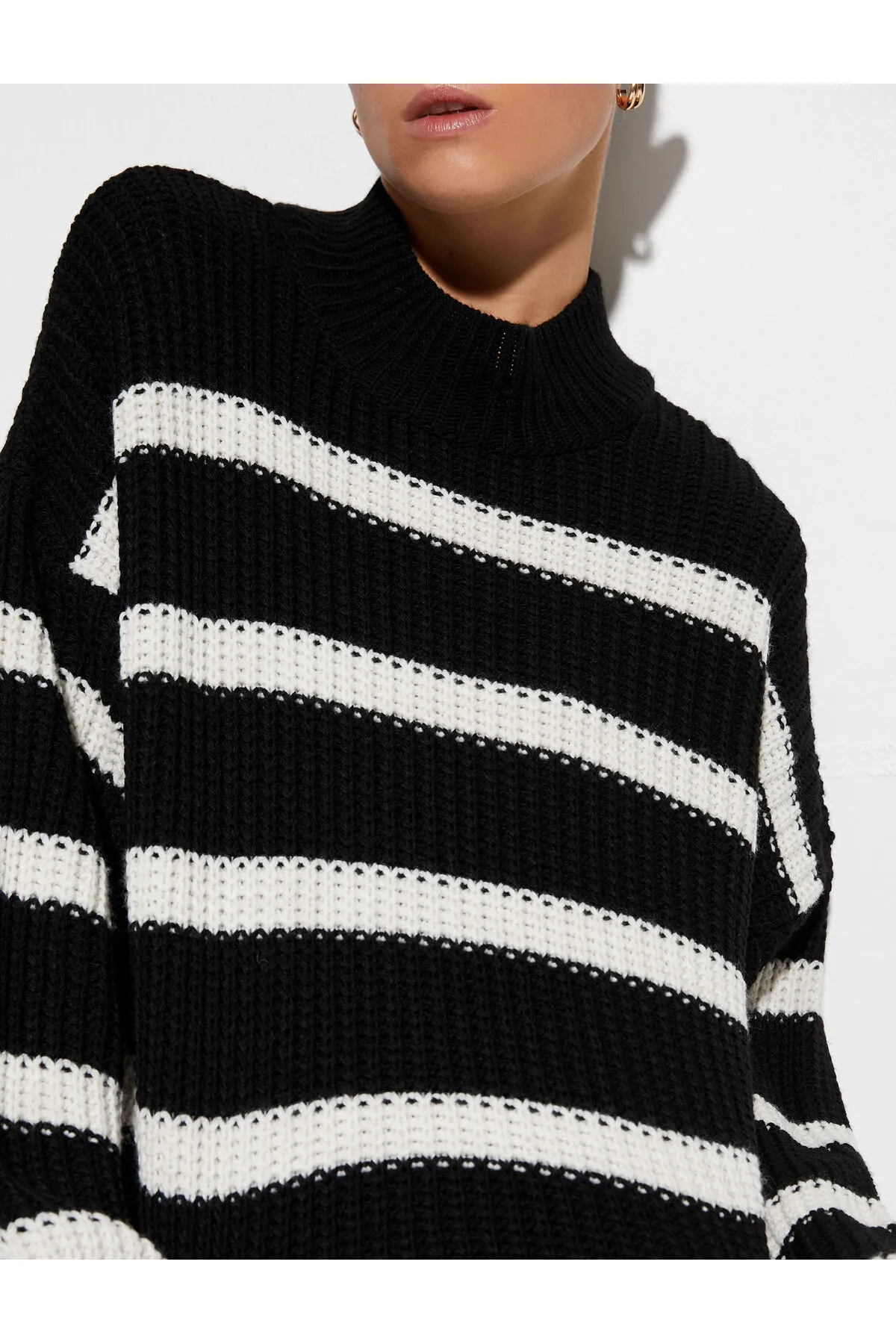 Koton  Gestrickter Pullover mit halbem Rollkragen und Kaschmirstruktur