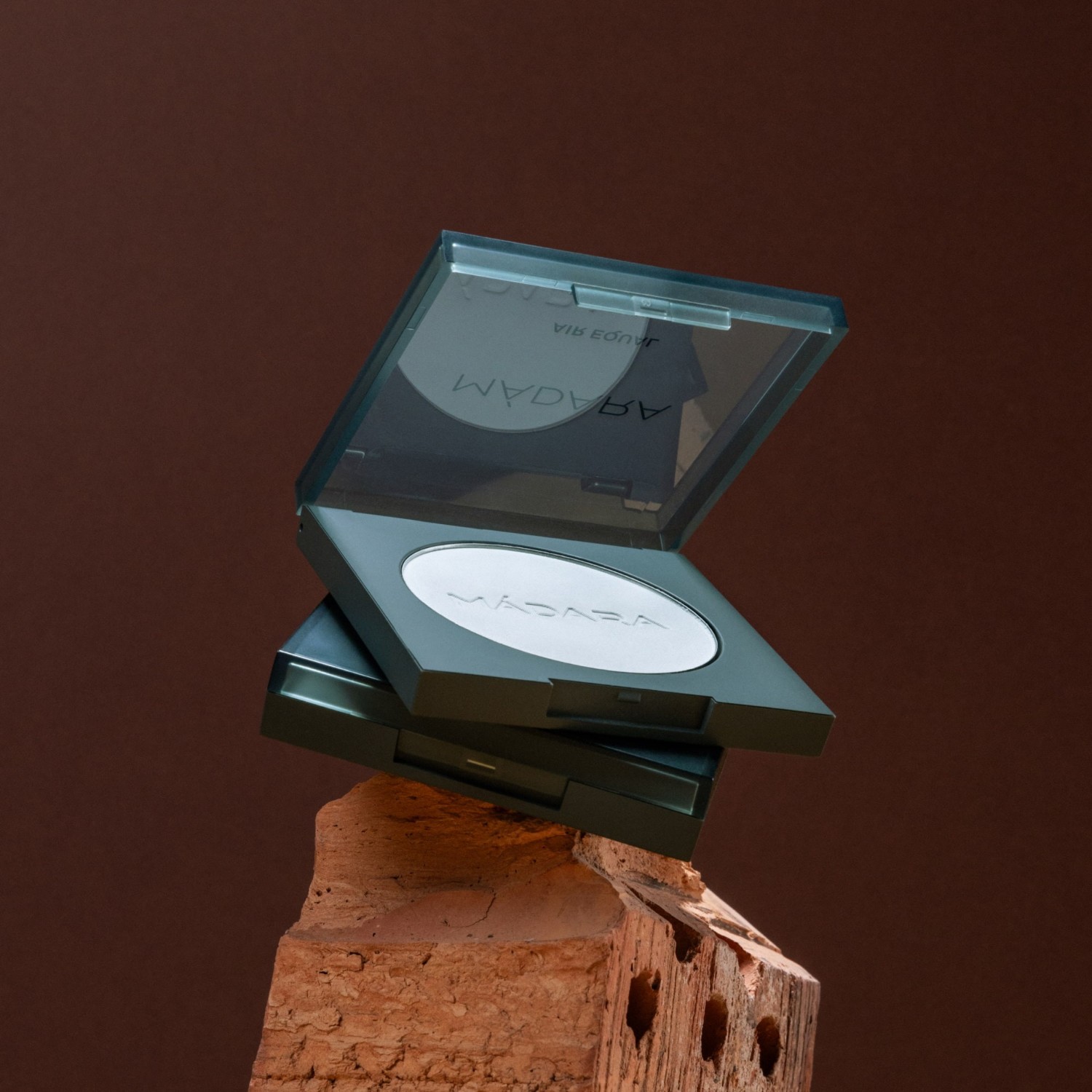 MÁDARA Soft Silk Mineral Powder
