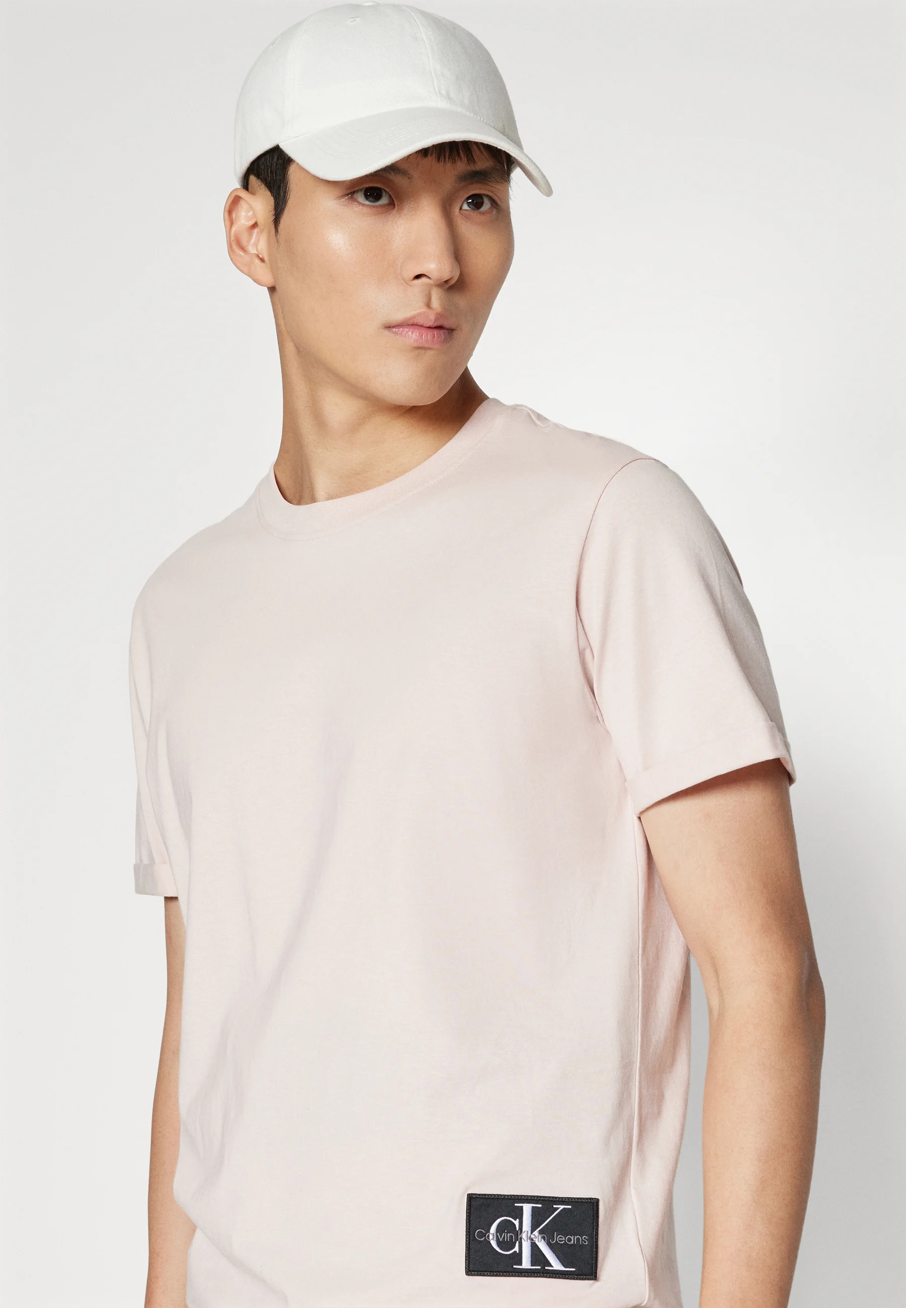 Calvin Klein Jeans BADGE TURN UP SLEEVE - Camiseta básica