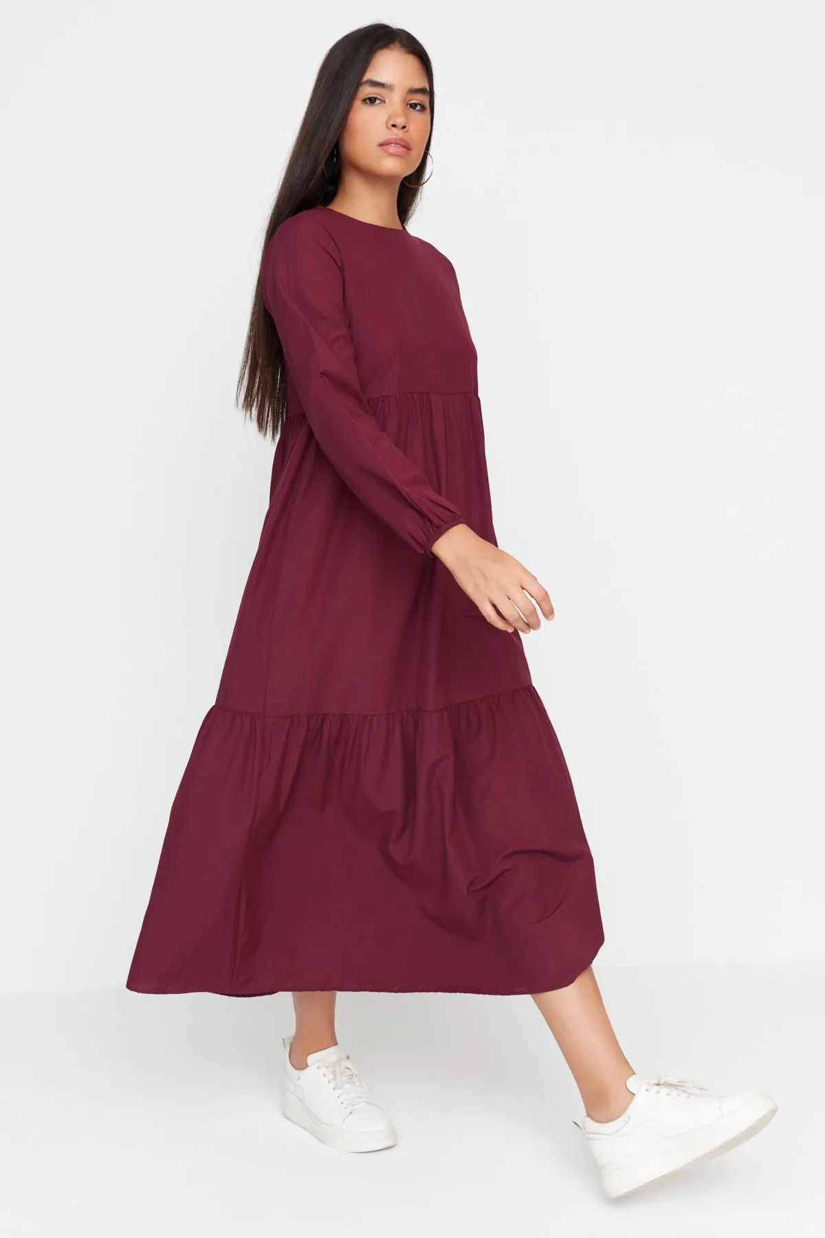 Trendyol Modest  Pflaumenfarbenes, gewebtes Kleid aus Baumwolle mit weitem Schnitt und Raffung TCTSS21EL3406